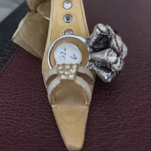 Bursting Crystals Cocktail Ring - Picture 6 of 12